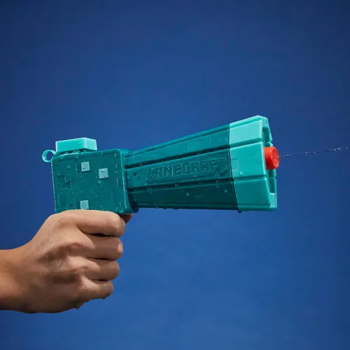 Vista 5 de Nerf Super Soaker Minecraft Glow Squid Water Blaster, Minecraft Dungeons Squid Mob, juguete de agua al aire libre, juegos al aire libre para niños