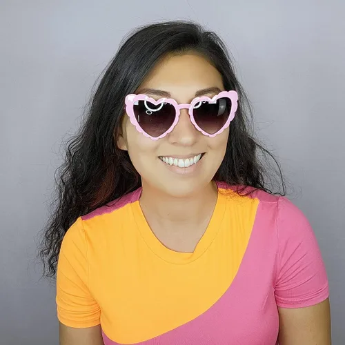 Vista 4 de FEISEDY Love Heart Shaped Sunglasses for Women Trendy Retro Cat Eye Mod Style Gafas elegantes B2336