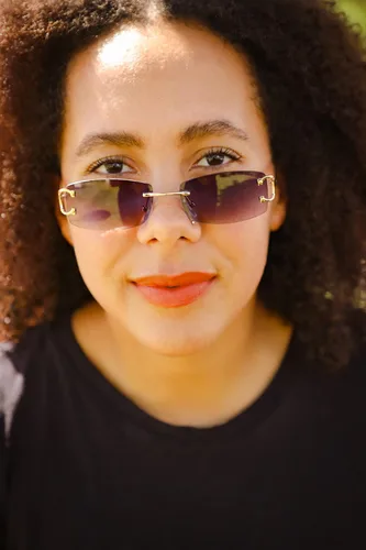 Vista 6 de FLAWLESS EYEWEAR Gafas de sol pequeñas y estrechas sin montura a la moda rectangulares lentes tintados de los años 90 sin marco para mujeres