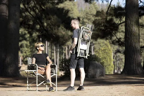 Vista 2 de Picnic TIME Silla de directores al aire libre con mesa auxiliar, silla de playa para adultos, silla de camping con mesa Camouflaje