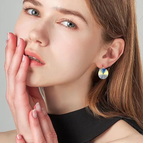 Vista 5 de Aretes colgantes con cristales Bella, chapados en oro blanco de 18 quilates, chapados en oro amarillo y cristales redondos para mujer, 0.551 in