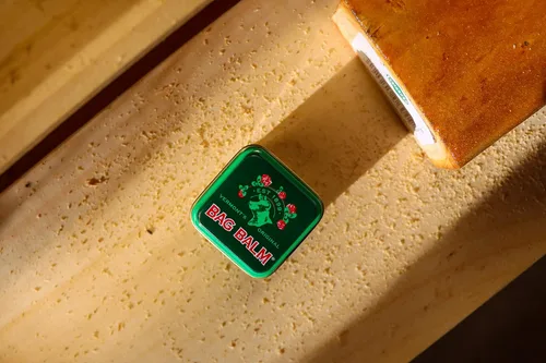 Vista 2 de Bag Balm Mini caja de regalo de lata hidratante para la piel (juego de 3)