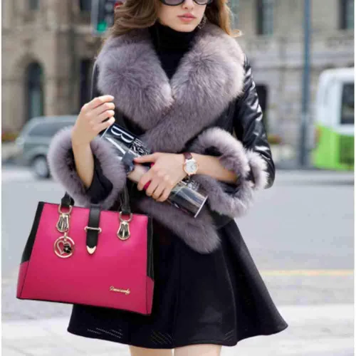 Vista 3 de Bolso para mujer con colgante en forma de corazón