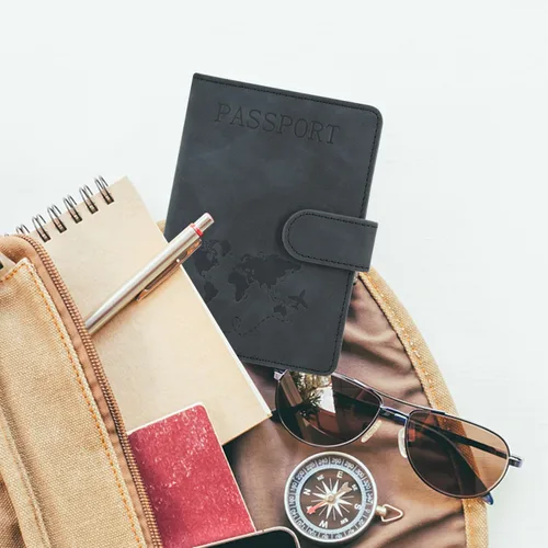 Vista 6 de Funda para pasaporte, cartera con bloqueo RFID, funda de cuero para tarjetas, accesorios de viaje para mujeres y hombres, *Negro