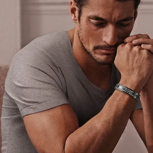 Vista 5 de MEALGUET Pulsera de identificación médica con grabado personalizado gratuito de 2 tonos, azul y negro, acero de titanio, pulsera de alerta médica
