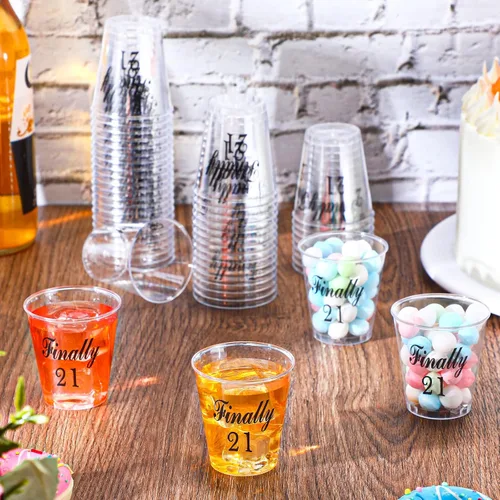 Vista 4 de Roshtia 100 vasos de chupito de 21 cumpleaños, finalmente, 21 vasos de chupito de plástico desechables, vasos de muestra de 2 onzas, vasos