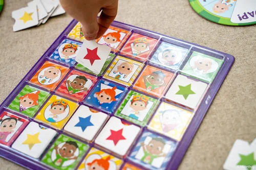 Vista 5 de Juego de fiesta Funko CoComelon para mayores de 3 años