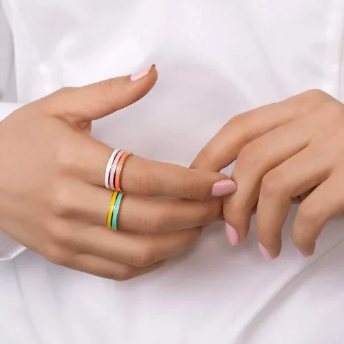 Vista 5 de YOOESTORES82 Juego de 5 anillos apilables simples y coloridos para mujeres, niñas y adolescentes. Conjuntos de anillos de nudillos esmaltados