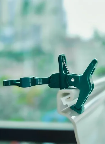 Vista 9 de Clips de primavera para luces navideñas C7 C9, 25 unidades de clips de primavera rápidos para luces navideñas, clips para tejas y canalones a prueba