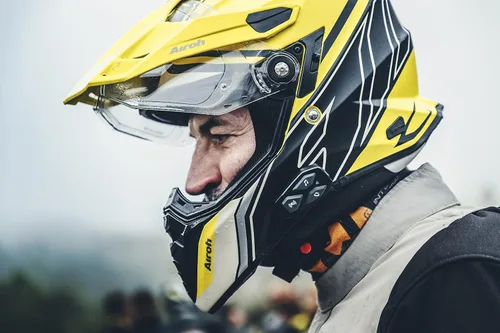 Vista 8 de INTERPHONE UCOM3 - Sistema de comunicación Bluetooth para motocicleta - 2 conductores de hasta 500 Mt de alcance - Batería 10 horas - Cascos