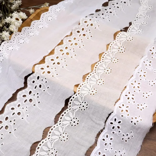 Vista 4 de Cinta de encaje con ojales bordados de algodón blanco para vestidos, ropa de bebé, bolsa, ropa de mascotas de 7 yardas