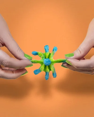 Vista 5 de Trolli Brite Octopus Gummy Candy, 4.25 onzas (paquete de 12)