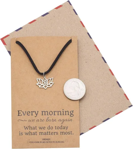 Vista 6 de Quan Jewelry Collar con colgante de flor de loto de yoga con símbolo Om, ideas de regalos de feliz cumpleaños para mamá, hija, mujeres con cita