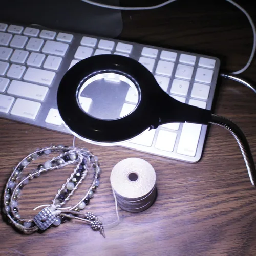 Vista 5 de The Beadsmith Bright FX - Luz LED USB, 18 luces LED para un brillo máximo, cable de metal flexible para múltiples posiciones, interruptor