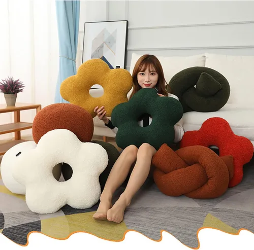 Vista 3 de Estilo nórdico. Almohadas en forma de flor y bola. Cojines de sofá. Almohada de felpa (bola marrón, 13.0 in)