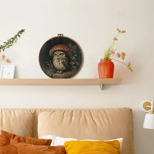 Vista 6 de JUIOEIU Decoración de pared redonda de búho de hongo con núcleo de cabaña, impresiones en lienzo enmarcadas con diseño de búho lluvioso oscuro