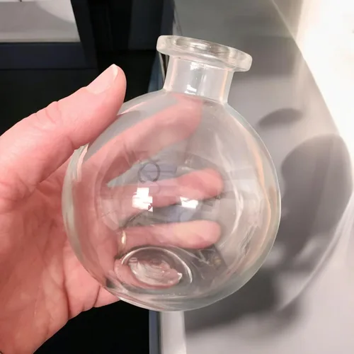 Vista 2 de Nakpunar Botella esférica de vidrio transparente, 8.5 onzas con corcho (1, corcho)