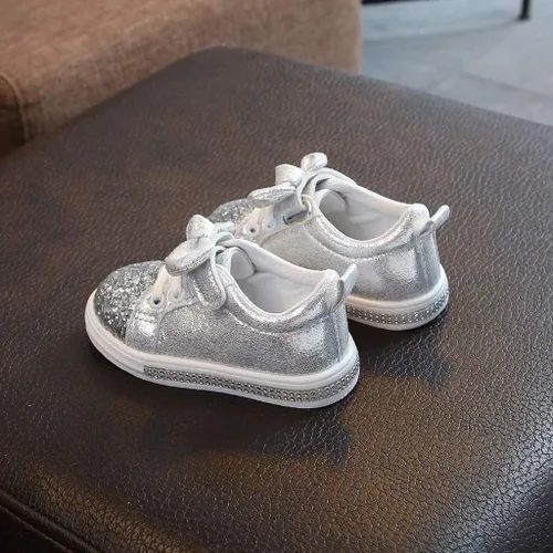 Vista 3 de Crystal Sport - Tenis deportivos con lentejuelas para niños y niñas, con lazo, brillantes zapatos para bebés y niñas (plateado-B, 18-24 meses)