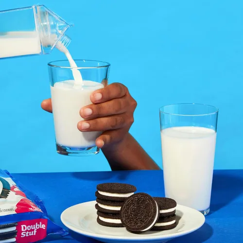 Vista 9 de Galletas de doble relleno OREO Chocolate, Tamaño Familiar, Paquetes de 3