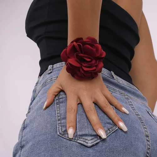 Vista 5 de Bounzhi Gargantilla de terciopelo con rosas góticas, collar negro, collar de muñeca y flores, elegante para mujer