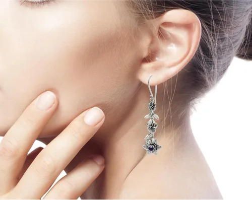 Vista 2 de NOVICA Aretes hechos a mano con perlas de agua dulce cultivadas con flor de amatista indonesia, plata de ley 925, colgante de piedra natal floral
