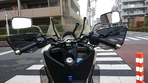 Vista 2 de Protector de parabrisas de motocicleta compatible con Yamaha NVX NMAX AEROX 125 150 155 Xmax 250 300 400 HOND' ADV150 ADV160 PCX150 PCX160 PCX125