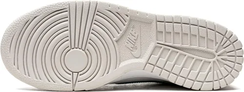 Vista 82 de Nike Kid's Dunk Low Sneaker