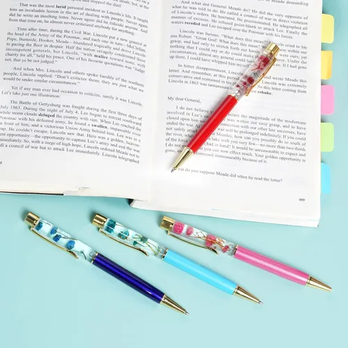 Vista 5 de 10 bolígrafos líquidos florales de metal rosa con 10 repuestos adicionales, tinta azul, bolígrafos de colores, bolígrafos recargables, suministros