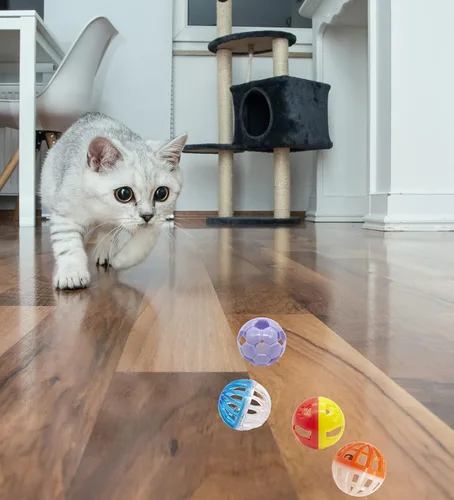 Vista 5 de Fashion's Talk Paquete de Valor de 12 Piezas Juguetes de Pelotas de Plástico para Gatos Pelotas de Celosía con Cascabel Sonajero Juguete de Gatito