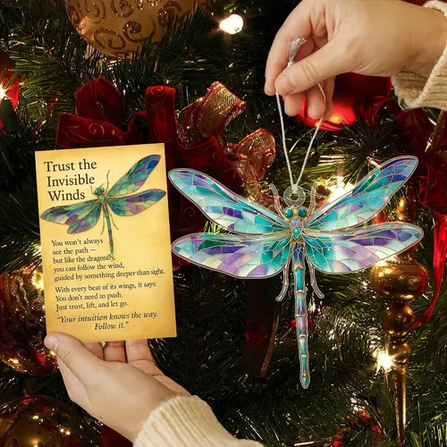 Vista 3 de Adorno de libélula atrapa-sueños con tarjeta de historia, regalos de libélula para mujeres, adorno navideño de libélula, idea de intercambio