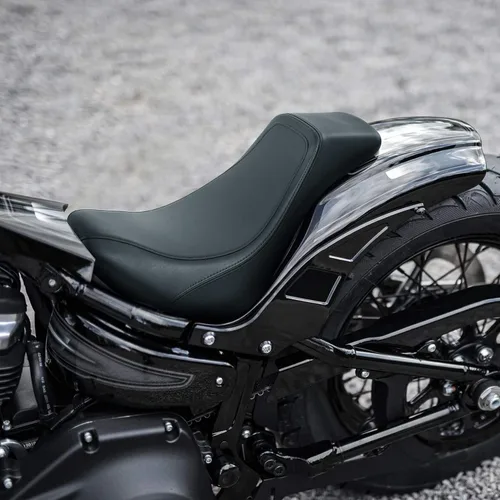 Vista 6 de Asiento individual de conductor de motocicleta negro para Harley Softail FLDE FLHC FLHCS FLSL FXBB 2018-2022