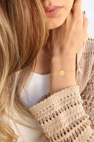 Vista 5 de Pulsera con dije de inicial para mujer, chapada en oro de 18 quilates, acero inoxidable, con disco de moneda, grabada, pulsera personalizada