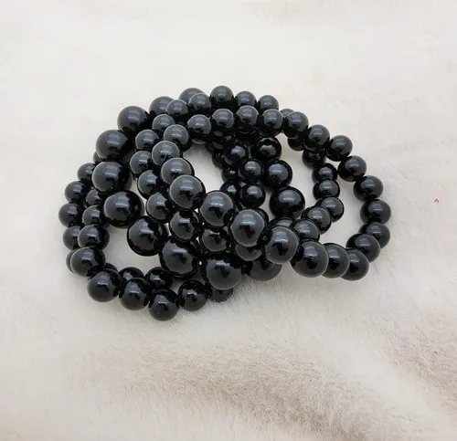 Vista 6 de Conjunto de 5 pulseras elásticas de perlas sintéticas para mujer