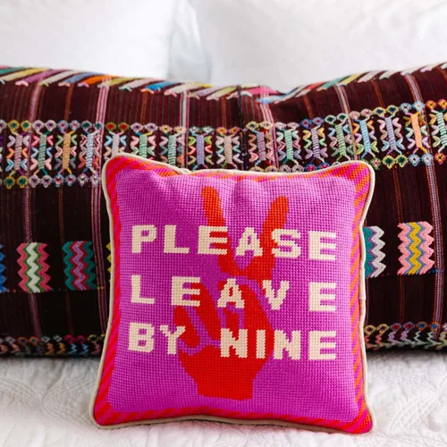 Vista 2 de FURBISH Needlepoint Almohada Decorativa de Sofá - Leave by Nine - 11"x11" - Pequeña Almohada Bordada de Diseñador para Sala de Estar, Sofá, Diván