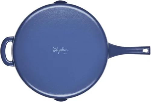 Vista 2 de Ayesha Curry Kitchenware - Sartén de hierro fundido esmaltado con mango auxiliar y boquillas de vertido, 12 pulgadas, color azul ancla