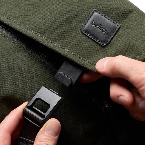Vista 2 de Bellroy Classic Messenger - Bolsa para portátil de 14 pulgadas, color verde Oliva