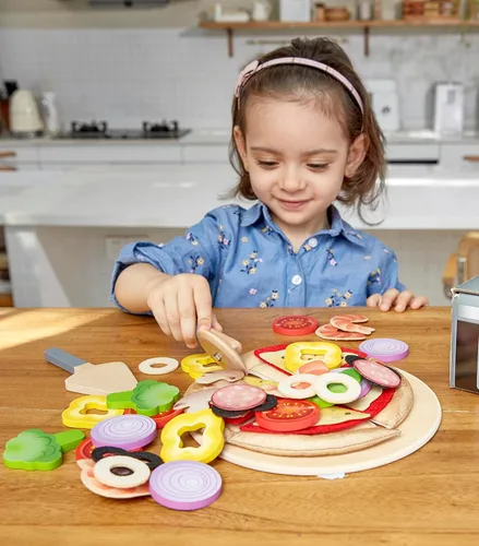 Vista 5 de Hape Juego de madera de pizza perfecto para cocina de niños, horno de pizza 2 en 1 y caja de entrega, 29 piezas de juego de simulación para niños