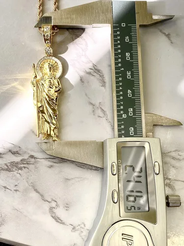 Vista 5 de Shop-iGold San Judas - Colgante de metal helado con acabado italiano 925 para hombres y mujeres con acabado dorado con dije de metal helado cadena