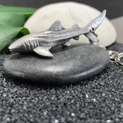 Vista 3 de Llavero de tiburón ballena para hombres y mujeres, llavero de tiburón ballena, regalos para amantes de los tiburones, llavero de peltre realista