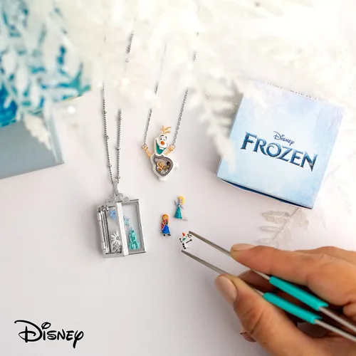 Vista 27 de Disney Princess Storybook Living Locket Set