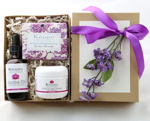 Vista 2 de Keomi Naturals - Set de regalo orgánico de lavanda para baño y cuerpo hecho a mano, mimarlos con todo lujo natural, perfumado con aceites