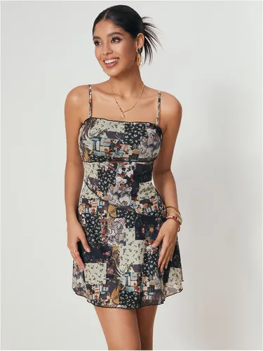 Vista 5 de WDIRARA Vestido corto de verano para mujer, estilo boho, con estampado de patchwork, tirantes finos, estilo cami, con volantes