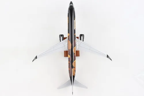 Vista 12 de Skymarks Daron Alaska 737-900ER Compromiso 1/100 con madera y engranaje SKR8287