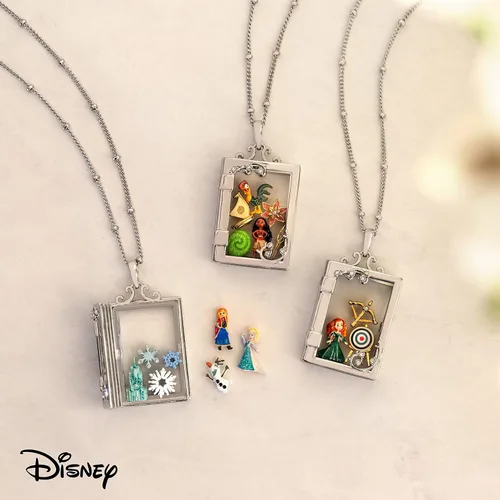 Vista 14 de Disney Princess Storybook Living Locket Set