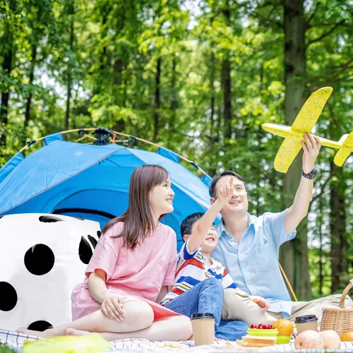 Vista 7 de CCINEE Dados inflables gigantes de 20 pulgadas, dados inflables gigantes blancos y negros para juego de mesa al aire libre y decoración de fiesta