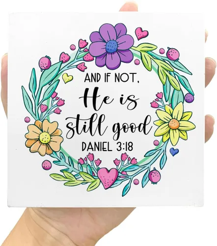 Vista 7 de Letrero de madera con texto en inglés "He is Still Good", con versículo bíblico, decoración de escritorio con texto en inglés "He is Still Good