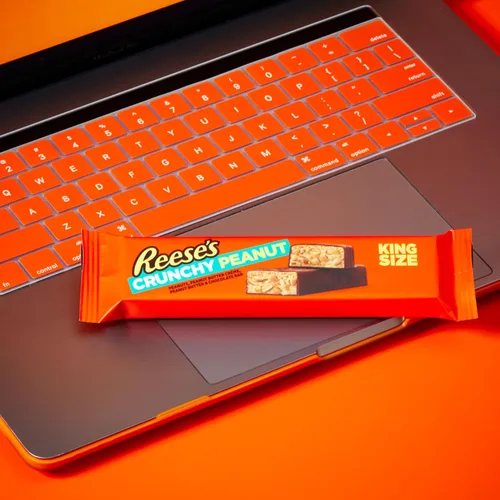 Vista 6 de REESE'S Crujiente mantequilla de maní y maní tamaño King, barras de caramelo, 3.2 onzas (18 unidades)