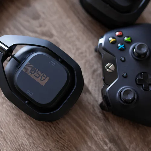 Vista 9 de ASTRO Gaming A50 Wireless Headset Base Station Gen 4 - Compatible with Xbox Series XS Xbox One PC Mac - BlackGold