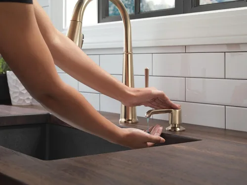 Vista 2 de Delta RP101188CZPR Dispensador de jabón Emmeline, Lumicoat Champagne Bronze