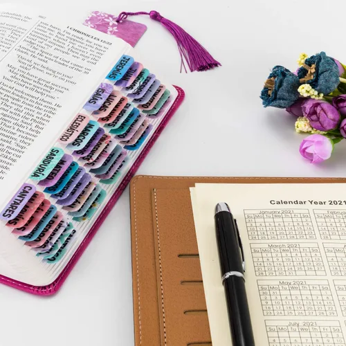 Vista 7 de Pestañas de la Biblia en español para mujeres, pestañas laminadas de indexación de la Biblia católica española para el Antiguo y Nuevo Testamento